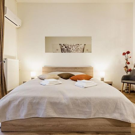 Downtown Charm With Balcony And Garden View Apartment Budapest Ngoại thất bức ảnh