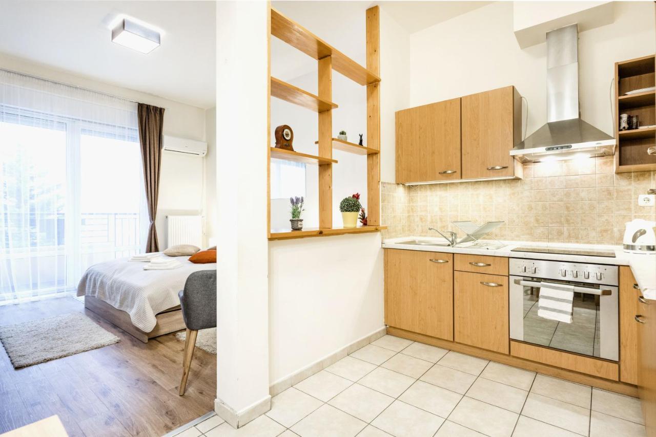 Downtown Charm With Balcony And Garden View Apartment Budapest Ngoại thất bức ảnh