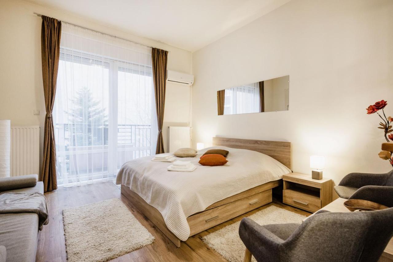 Downtown Charm With Balcony And Garden View Apartment Budapest Ngoại thất bức ảnh