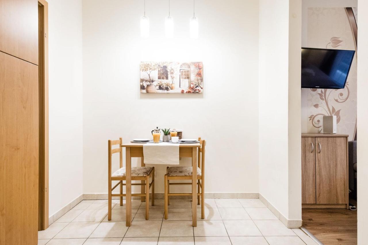 Downtown Charm With Balcony And Garden View Apartment Budapest Ngoại thất bức ảnh