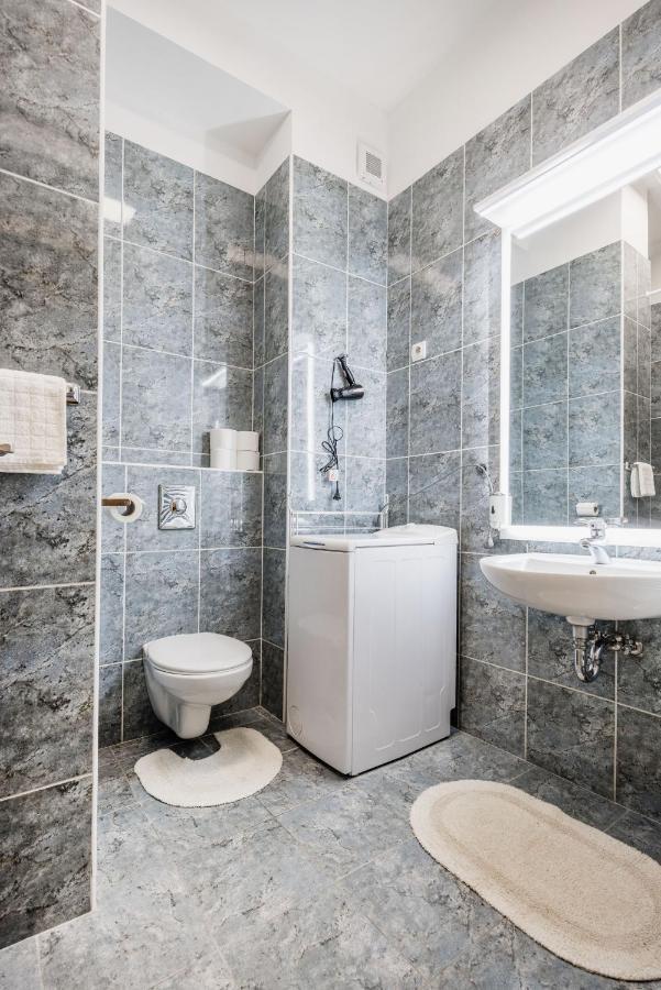 Downtown Charm With Balcony And Garden View Apartment Budapest Ngoại thất bức ảnh